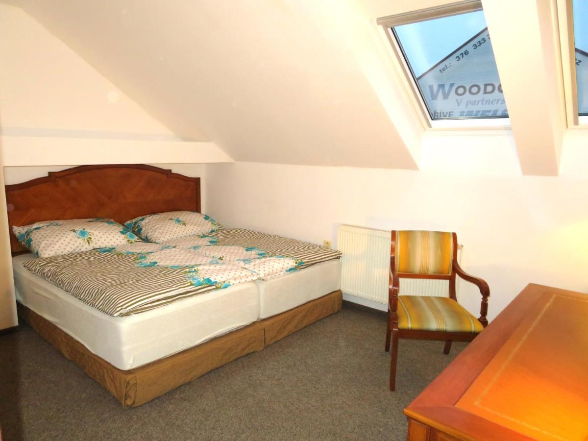 Penzion Pod Cernou Vezi Bed & Breakfast Klatovy Bagian luar foto